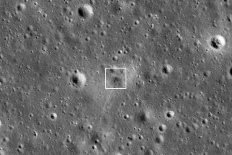 NASA İsrail’in uzay aracının Ay’a çakıldığı bölgeyi görüntüledi