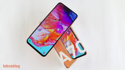 Video: Samsung Galaxy A70 Kutusundan Çıkıyor