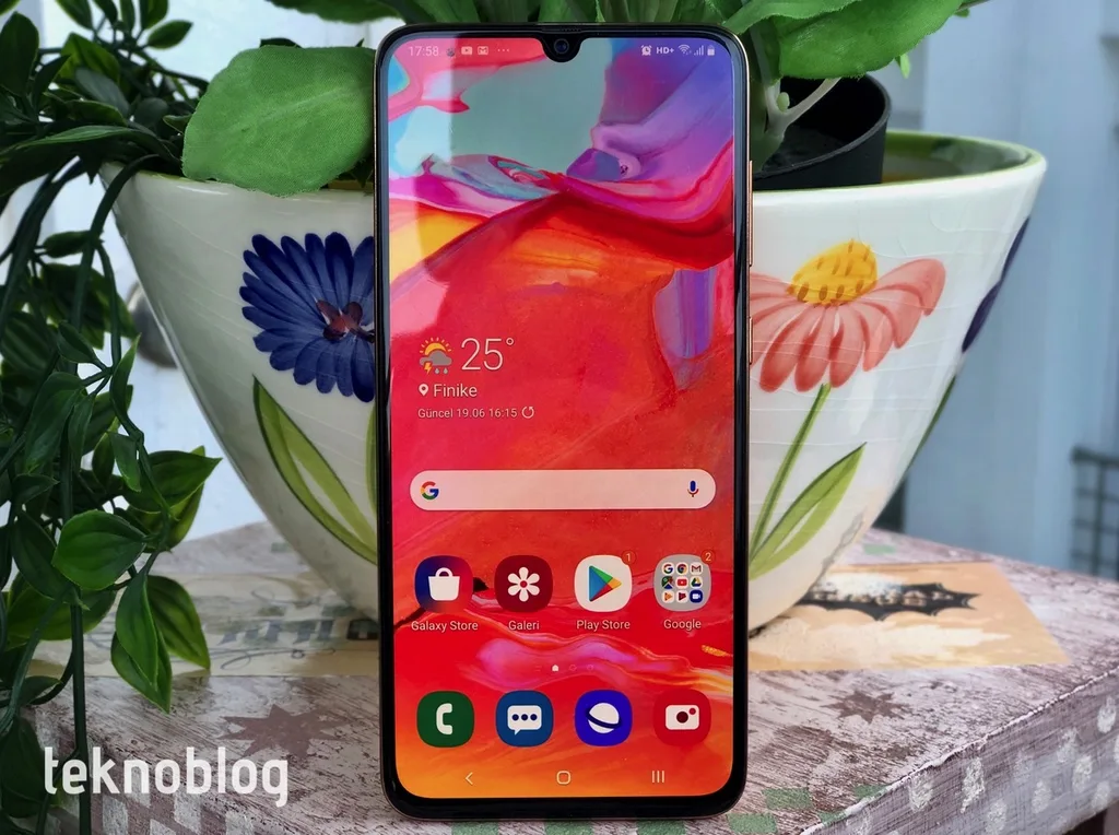 Galaxy A70 Android 11 ve One UI 3.1 güncellemesini alıyor