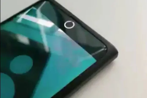 Oppo’dan çentik, kesik ve çerçeveleri ortadan kaldıracak adım