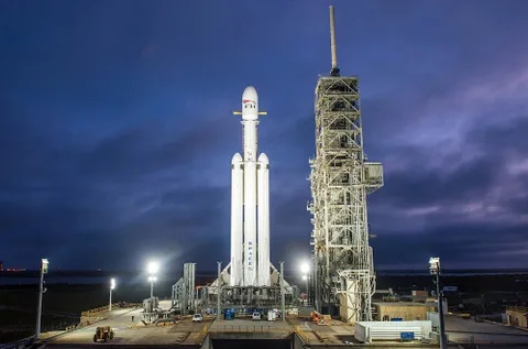 SpaceX’in Falcon Heavy fırlatma görevini canlı izleyin – Video