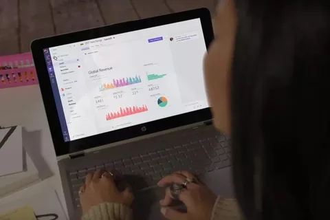 Microsoft Teams evden çalışmanın yükünü kaldıramadı