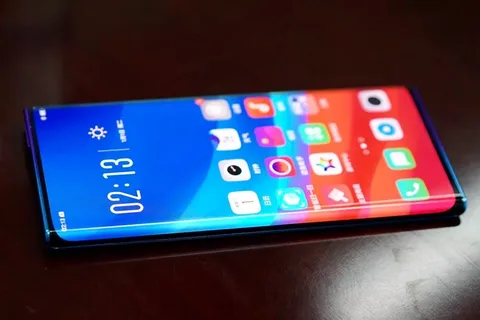 İşte Oppo’nun gelecek amiral gemisi telefonunda göreceğimiz kavisli ekran