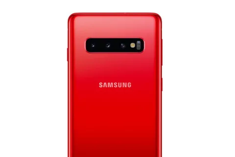Galaxy S10 ailesine kırmızı renk dokunuşu