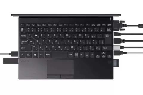 VAIO SX12 küçük kasasına çok sayıda giriş sığdırıyor