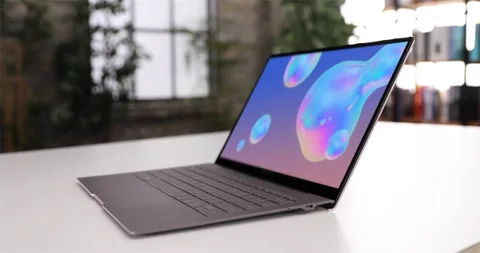 Samsung Galaxy Book Go için oklar mayıs ayını işaret ediyor