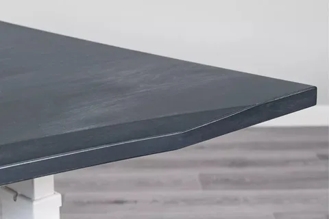 Bu yüksek çalışma masası sesle hareket ettirilebiliyor – Video