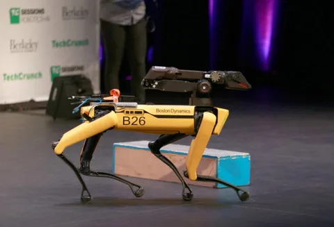 Şimdiye kadar videolarda gördüğümüz Boston Dynamics robotları hayatımıza giriyor