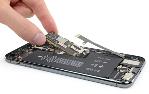 iPhone 11 Pro Max parçalarına ayrılıyor, içerideki değişiklikleri görün