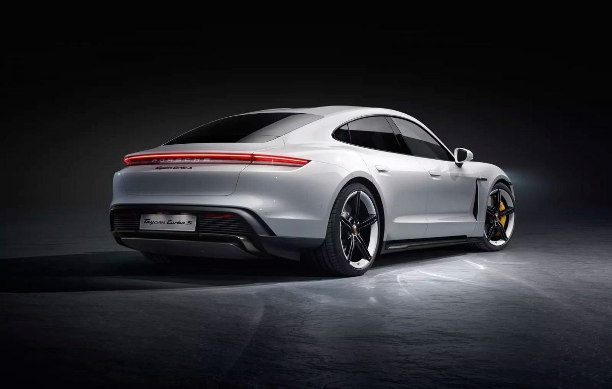 Porsche’nin ilk elektrikli otomobili Taycan resmen tanıtıldı