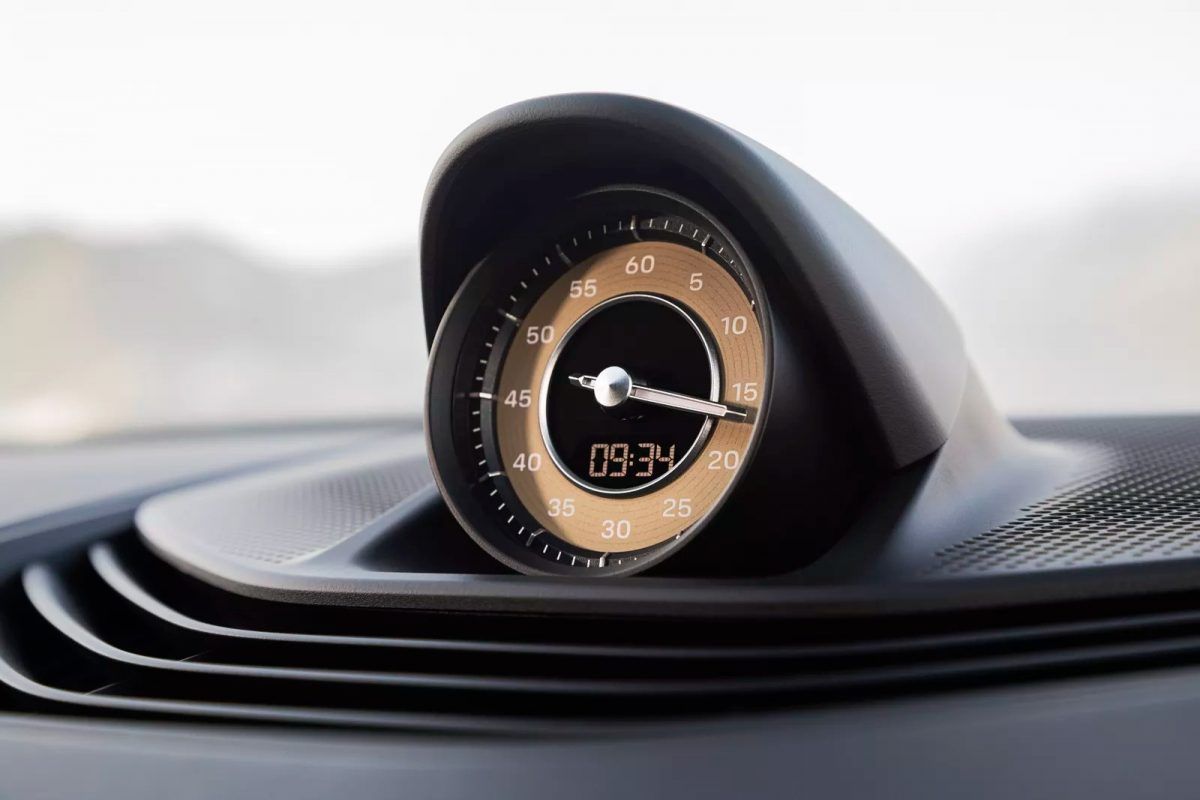 Porsche’nin ilk elektrikli otomobili Taycan resmen tanıtıldı