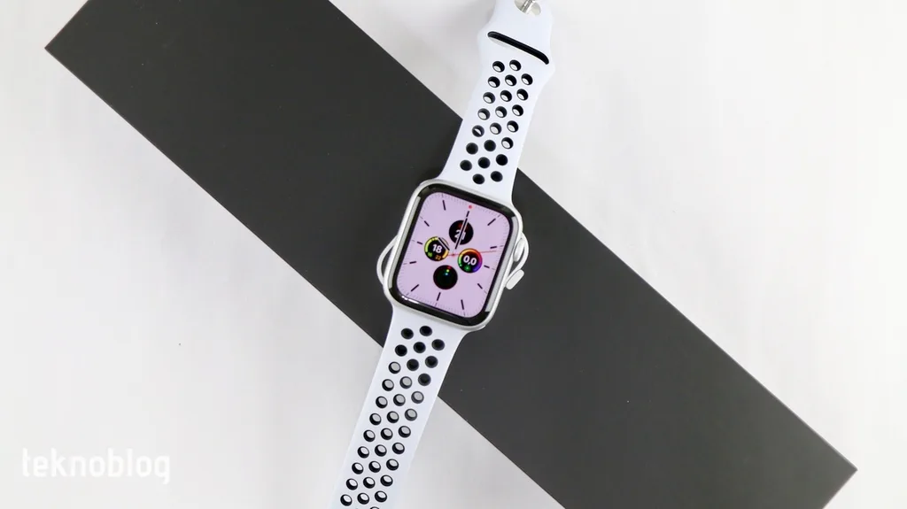 Video: Apple Watch Series 5 Kutusundan Çıkıyor