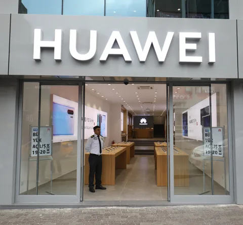 Huawei’den İstanbul’da yeni bir teknik servis merkezi