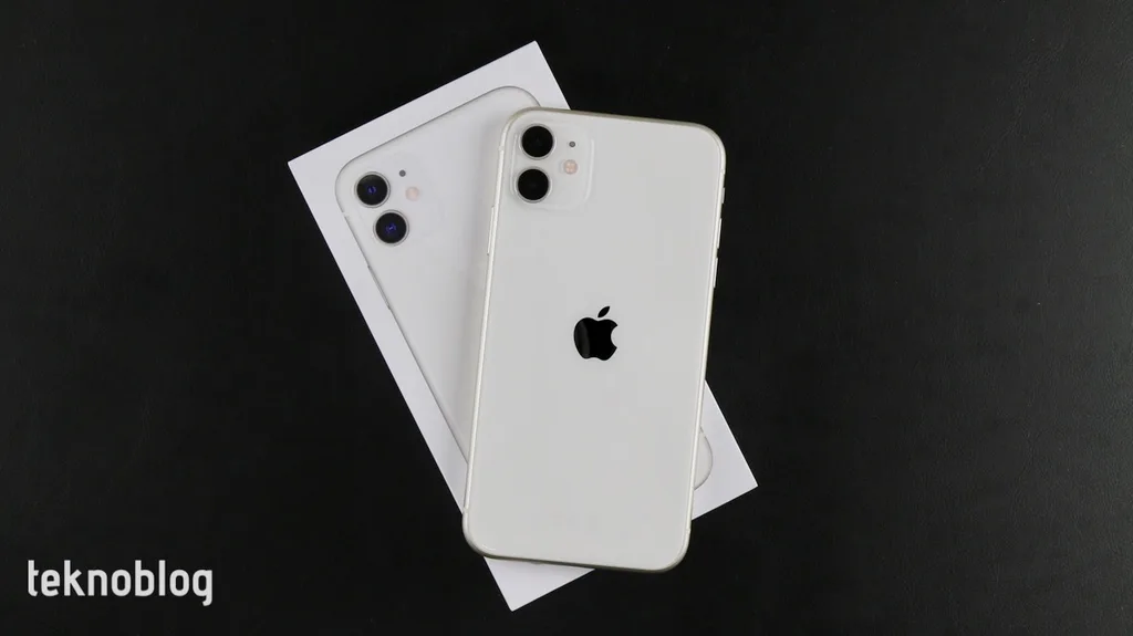 Video: iPhone 11 Kutusundan Çıkıyor