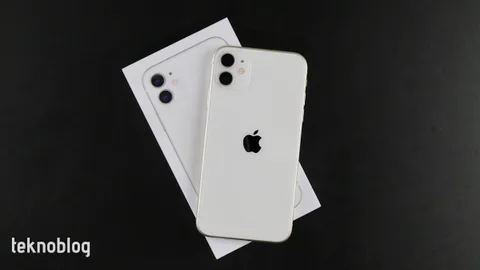 Video: iPhone 11 Kutusundan Çıkıyor