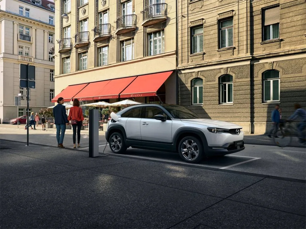 Mazda MX-30 benzinli otomobil gibi çalışacak