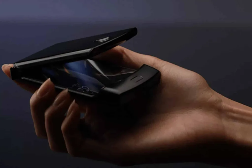 Motorola’nın katlanabilir RAZR telefonuna ait yeni fotoğraflar sızdı