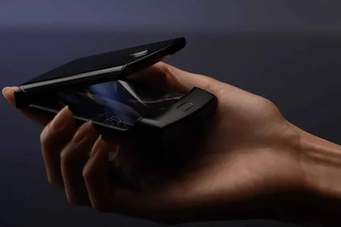 Motorola’nın katlanabilir RAZR telefonuna ait yeni fotoğraflar sızdı