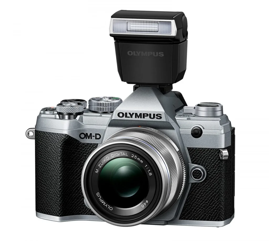 Olympus’tan küçük ve hızlı yeni fotoğraf makinesi