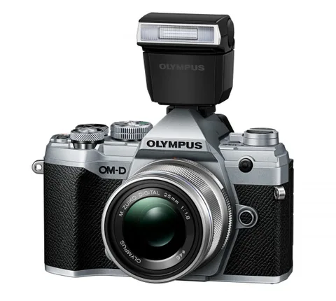 Olympus’tan küçük ve hızlı yeni fotoğraf makinesi