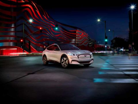 ford mustang mach-e elektrikli otomobil
