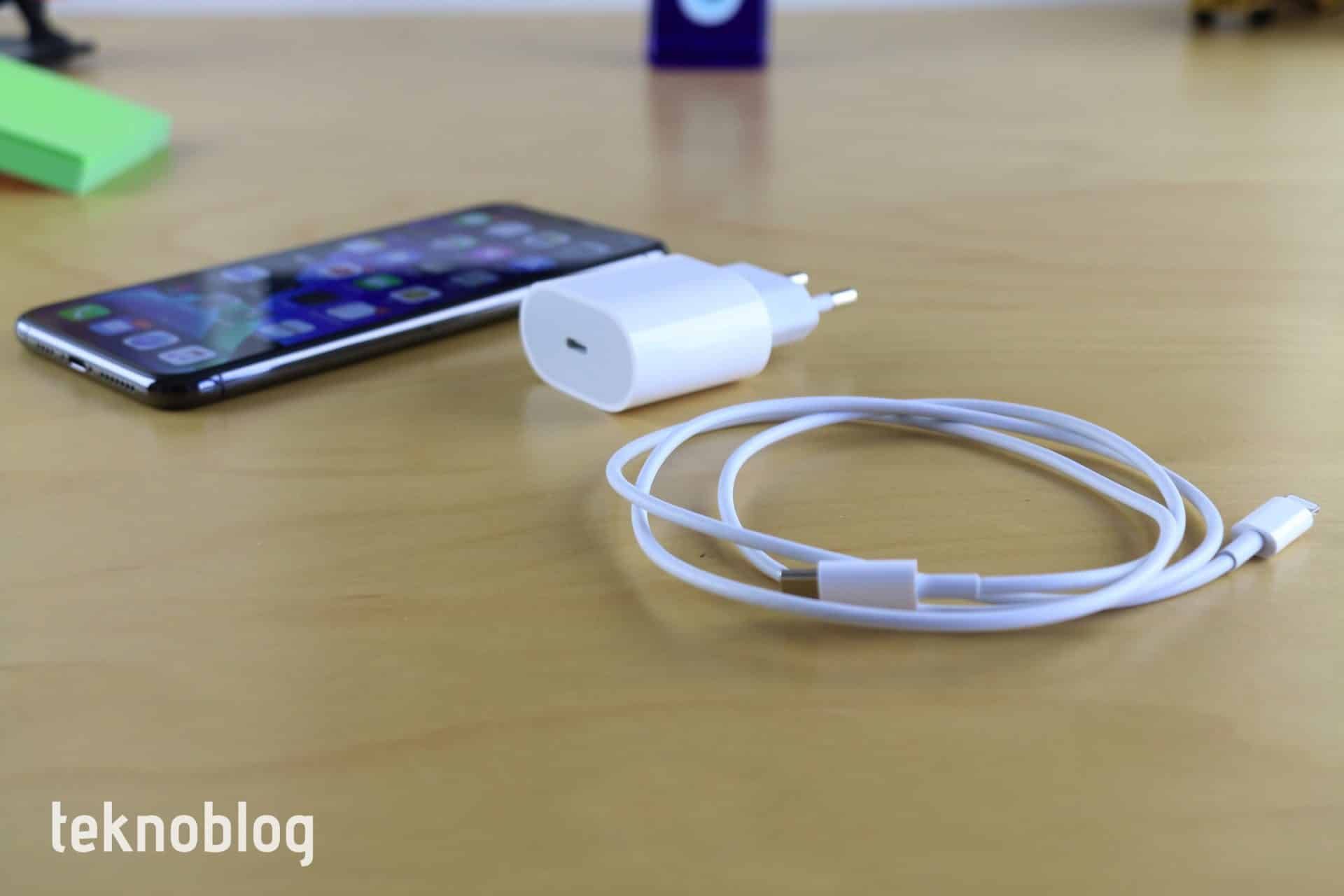 iphone 12 şarj adaptörü