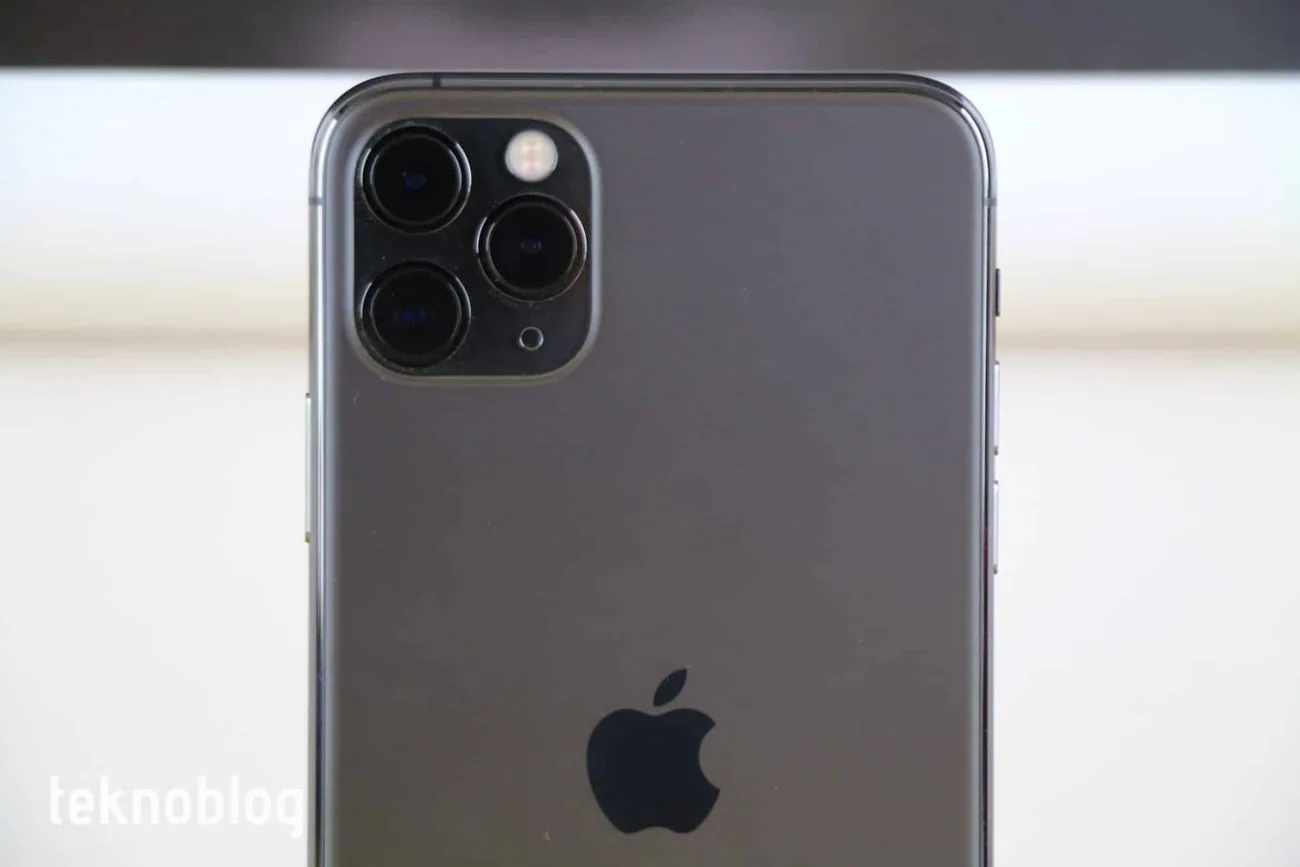 Apple yeni iPhone’lardan birisinin kamerasında önemli bir değişikliğe gidebilir