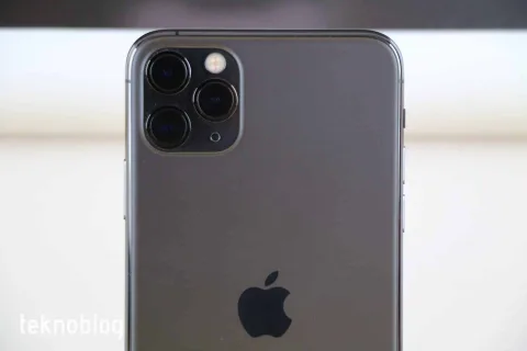 Apple yeni iPhone’lardan birisinin kamerasında önemli bir değişikliğe gidebilir