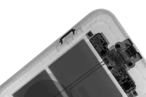Pilli iPhone 11 kılıfının röntgeni çekildi; kamera tuşunun sırrı ortaya çıktı