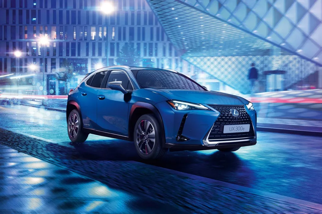 Lexus UX 300e ile elektrikli otomobillerin yarışına katılıyor