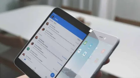 Microsoft Surface Duo gerçek hayatta görüldü – Video