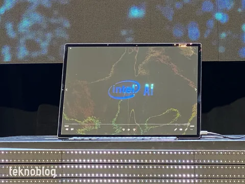 Horseshoe Bend Intel’in katlanabilir dizüstü bilgisayar vizyonunu temsil ediyor