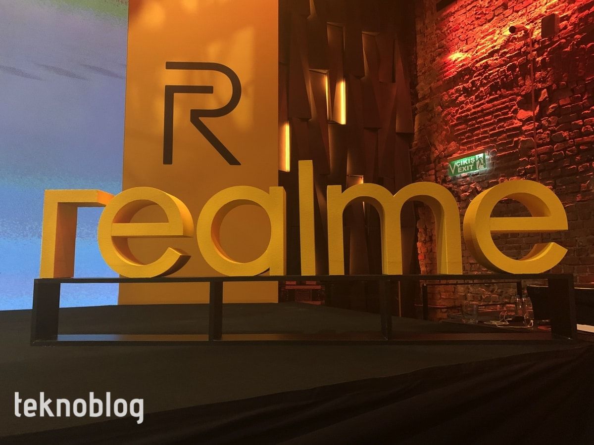 realme katlanabilir telefon
