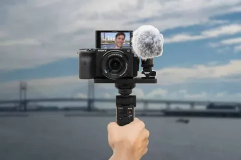 Sony’den video blog çekenler için yeni kamera tutucusu