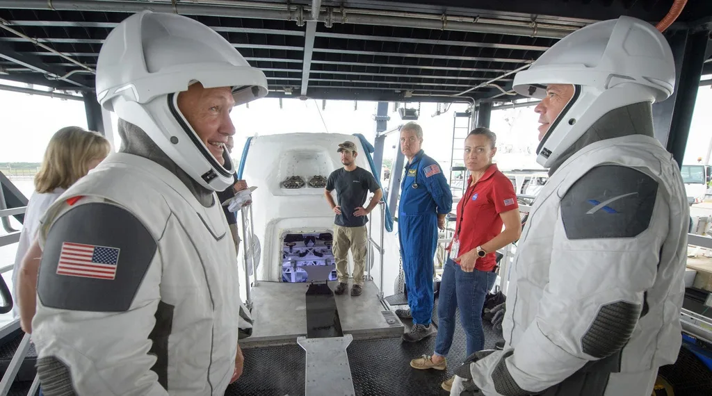Elon Musk SpaceX Crew Dragon’un ilk görevi için tarih verdi