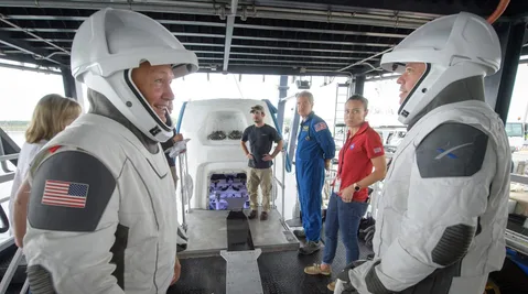 Elon Musk SpaceX Crew Dragon’un ilk görevi için tarih verdi
