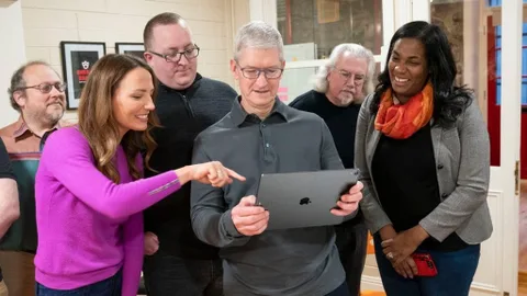 Apple CEO’su Tim Cook, 41 milyon dolar değerinde Apple hissesi sattı