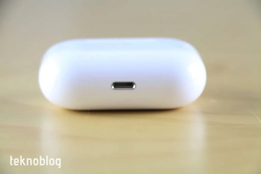 Apple Lightning’den USB-C’ye geçişi AirPods ve Mac aksesuarlarıyla başlatacak