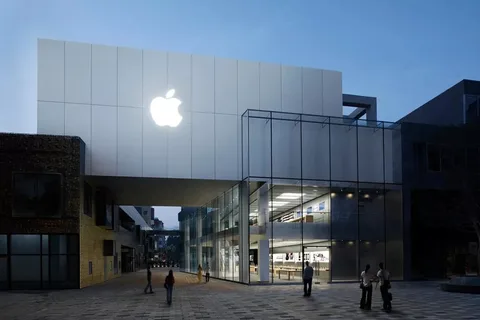 Apple Çin’deki beş mağazasını yeniden açtı