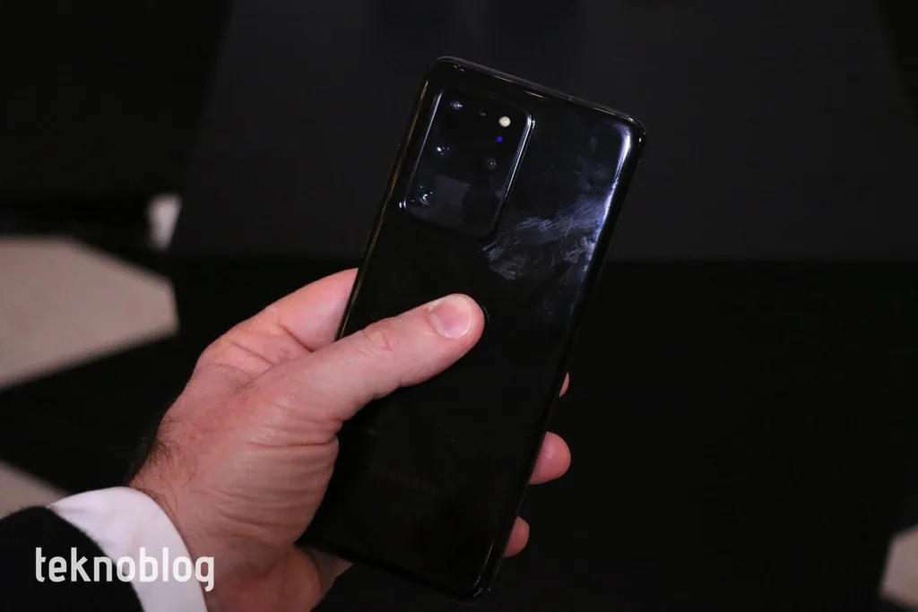 Galaxy S20 Ultra parçalarına ayrıldı, önemli detaylar ortaya çıktı