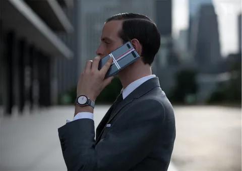 Samsung özel Galaxy Z Flip için Thom Browne ile işbirliğine gitti