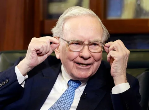 Apple’ın ünlü yatırımcısı Warren Buffett sonunda iPhone kullanmaya başladı