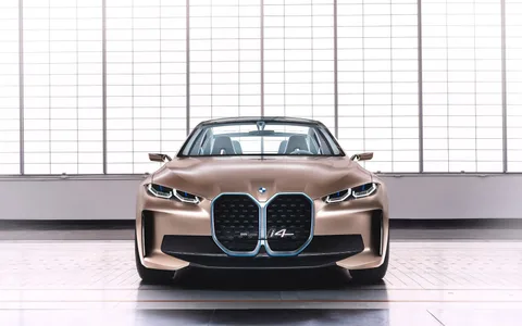 BMW i4 elektrikli otomobilinin konsept versiyonunu sergiledi