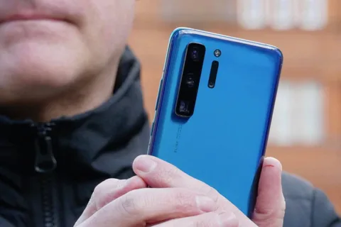Huawei P40 prototipi kamera sisteminin detaylarını gösteriyor