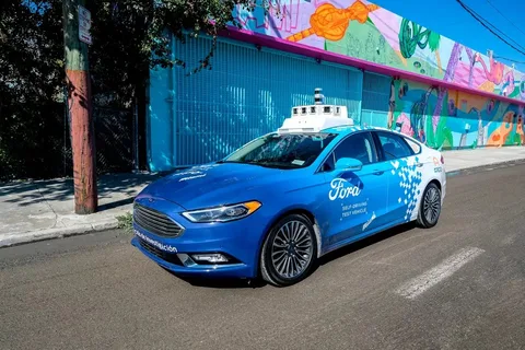 Ford sürücüsüz taksi servisinin faaliyete geçişini erteledi