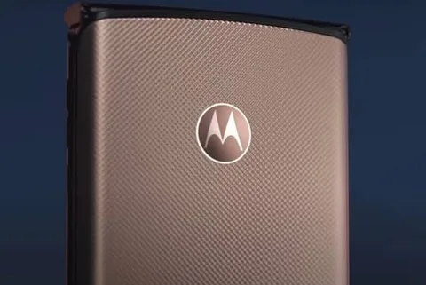 Motorola Razr’ın altın renklisi satışa çıktı