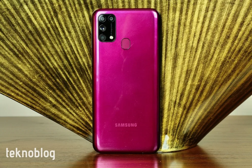 Samsung Galaxy F serisi için sosyal medya paylaşımları başladı