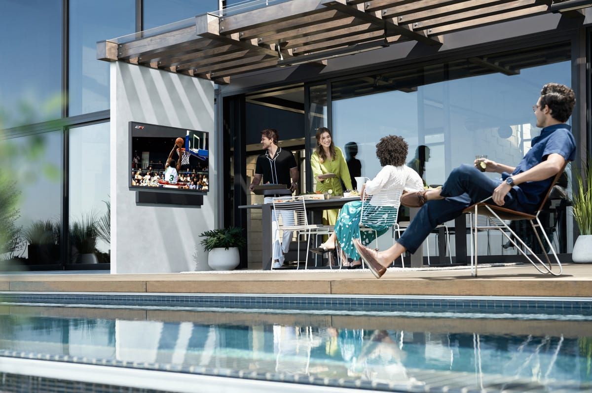 Samsung Terrace TV ve soundbar dış ortamda multimedya keyfini katlıyor