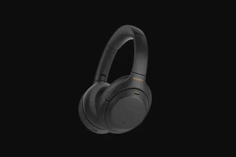 Sony WH-1000XM4 kulaklıklarla ilgili ipuçları mobil uygulamada görüldü