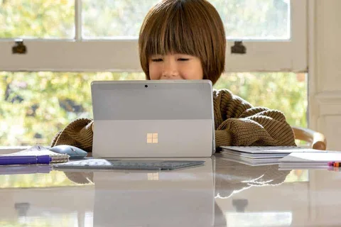Surface Go 2 daha büyük ekran, LTE Advanced ile geliyor